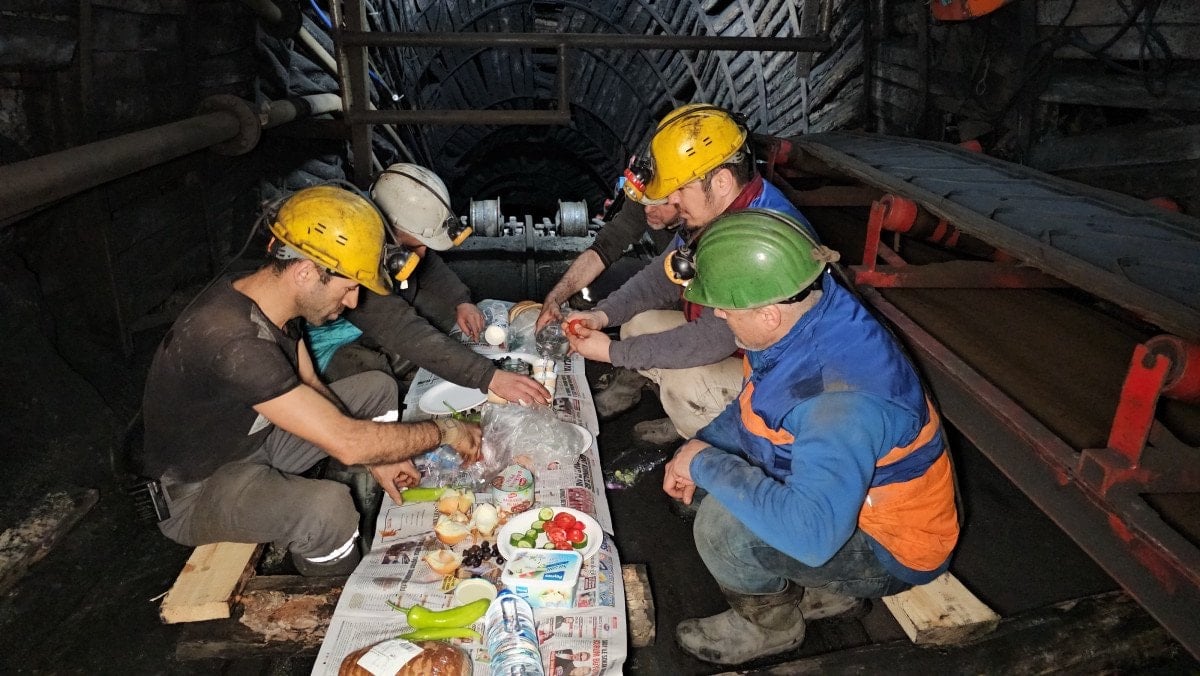 Ramazan Sahurunu Yeraltında Yaşayan Madencilerin Hikayesi: Zorluklar ve Dayanışma