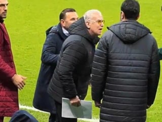 Okan Buruk'un gündem olan hareketi: Yardımcısını iterek dördüncü hakeme gönderdi