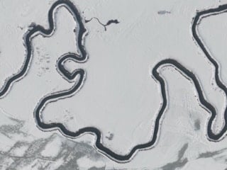 Hakkari'de beyaz örtüyle kaplanan Menderesler görüntülendi