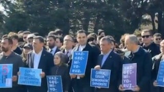 Özgür Özel, Boğaziçi Üniversitesi'nde dikilen akademisyenleri ziyaret etti