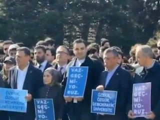 Özgür Özel, Boğaziçi Üniversitesi'nde dikilen akademisyenleri ziyaret etti