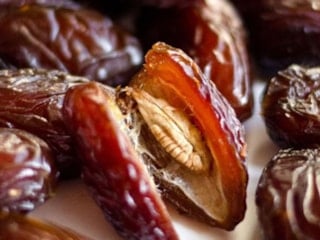 Hurma çekirdeklerini şimdiden biriktirin, kahve gibi için...