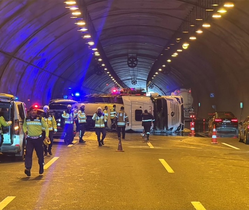 Kuzey Marmara Otoyolu’nda tanker devrildi