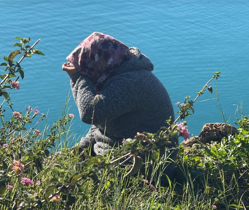 Antalya'da otizmli oğlu başka şehre nakledilmesin diye falezlere çıktı