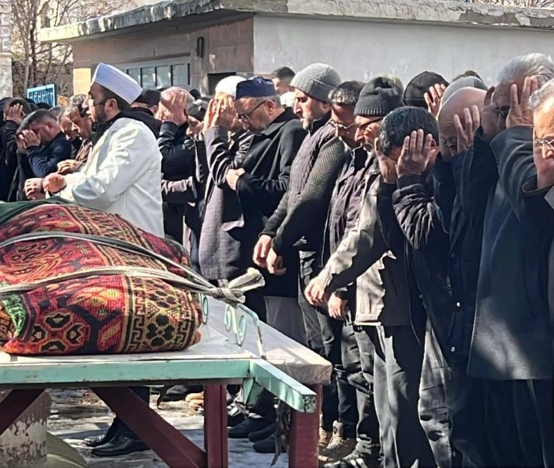 Nevşehir'de anne baba ve bebekleri sobadan zehirlendi: İmam ağabeyi cenazede fenalaştı