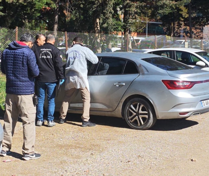Antalya'da hastane çalışanı otoparkta ölü bulundu