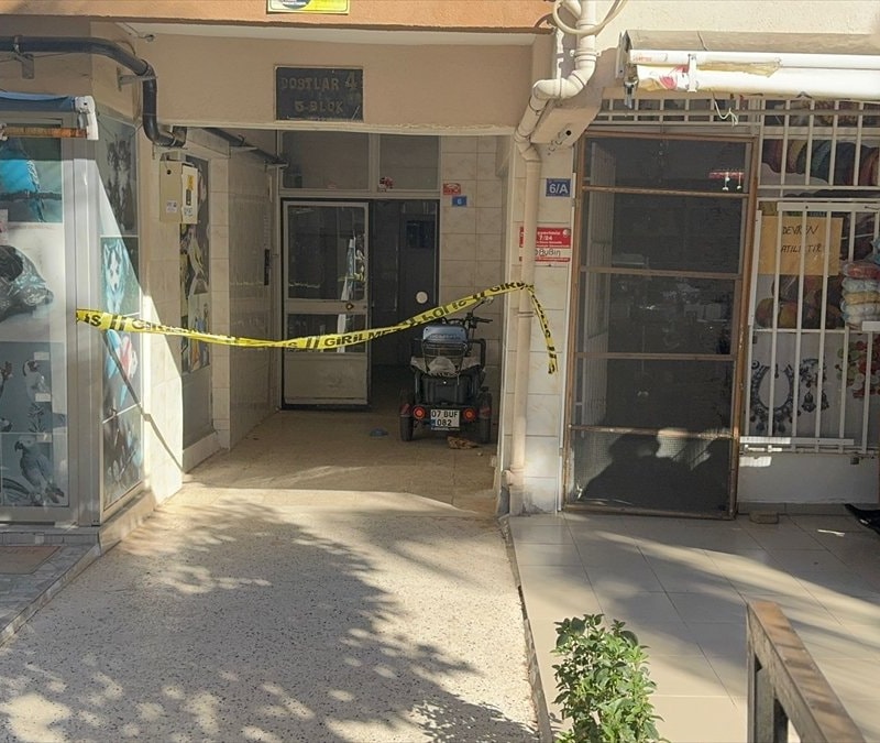 Antalya’da evde iki şüpheli ölüm