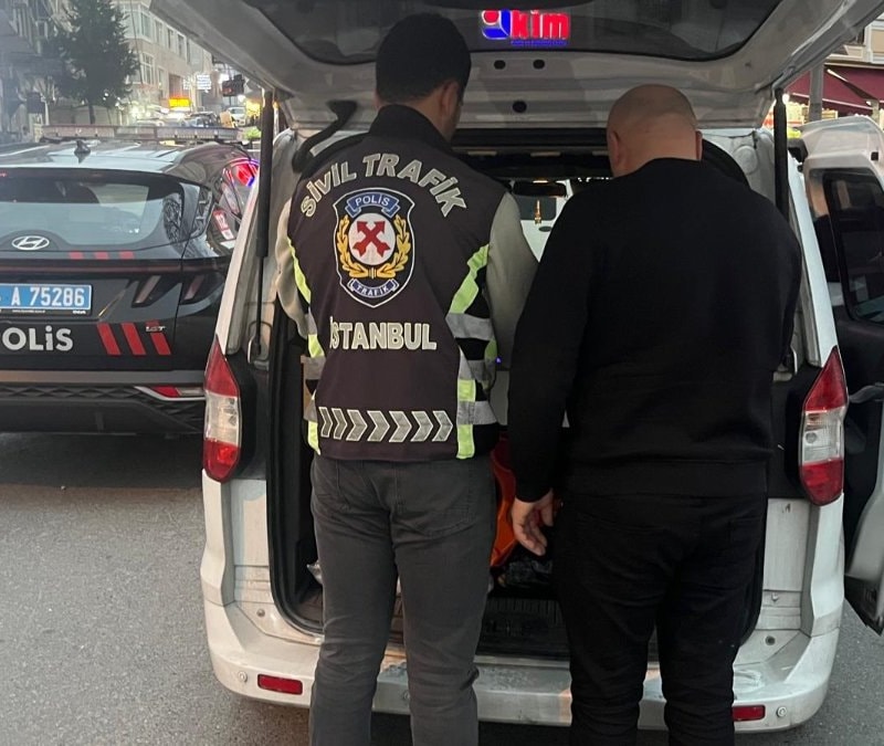 İstanbul'da trafikte yol verme kavgası: Sürücüye para cezası kesildi