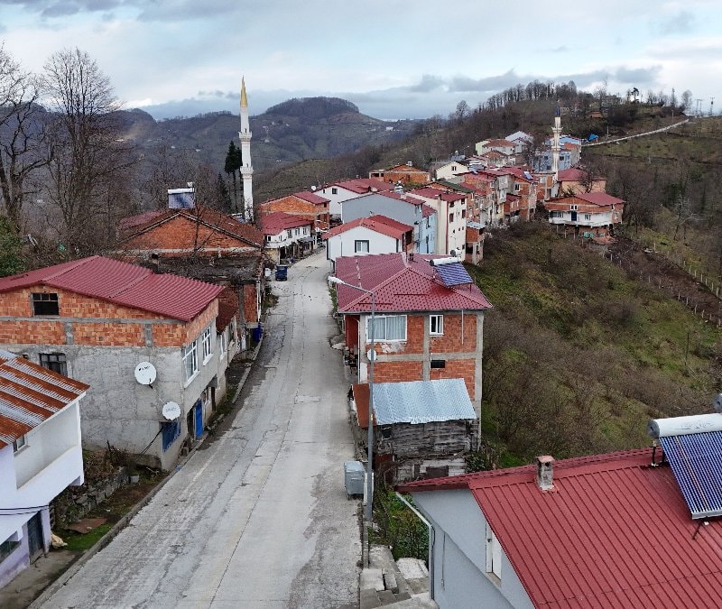Ordu ile Samsun sınırında bulunan mahalleli bu sene aynı anda iftar açtı