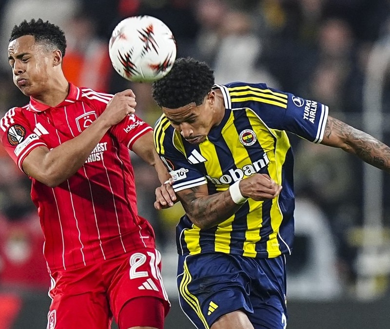 Fenerbahçe'de Jayden Oosterwolde cezalı duruma düştü