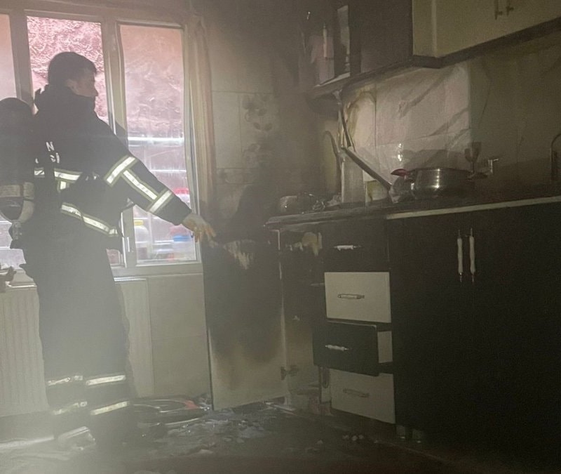 Mardin'de apartman dairesinde çıkan yangın söndürüldü