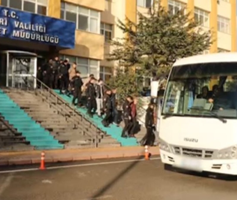 4 ilde FETÖ operasyonu: 70 şüpheliden 54'ü tutuklandı