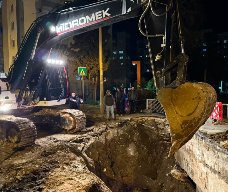 Mersin'de dere üzerindeki köprü kısmen çöktü