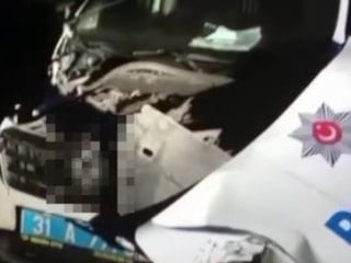 Hatay'da alkollü sürücü polis aracına çarptı: 2 yaralı