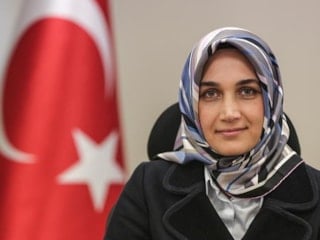 Kübra Güran Yiğitbaşı, ilk başörtülü bakan yardımcısı oldu