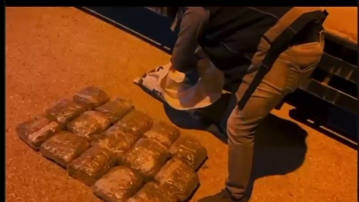 Hatay'da kamyonet kasasında 11 kilo 200 gram uyuşturucu yakalandı