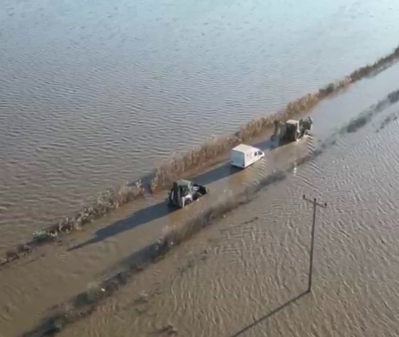 Bursa'da sel sularında araçta mahsur kaldı