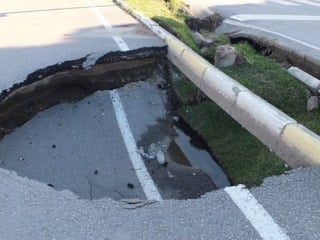 Balıkesir'de kanalizasyon çöktü: İnşaat alanlarını pis su bastı