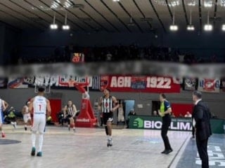 Yunan taraftarların Beşiktaş maçında açtığı ırkçı pankartın cezası belli oldu