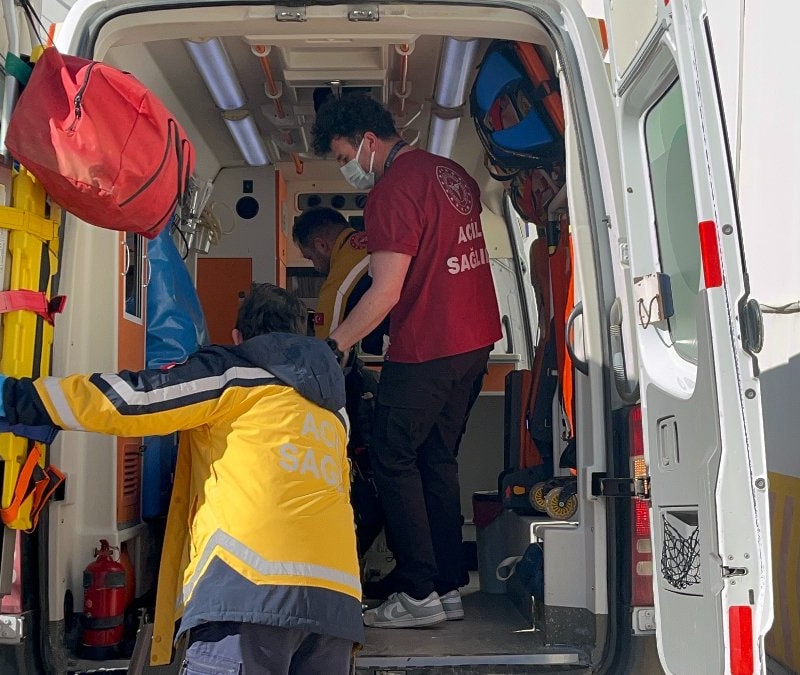 Bolu'da otopark tuvaletinde hareketsiz bulunan şahıs hastaneye kaldırıldı