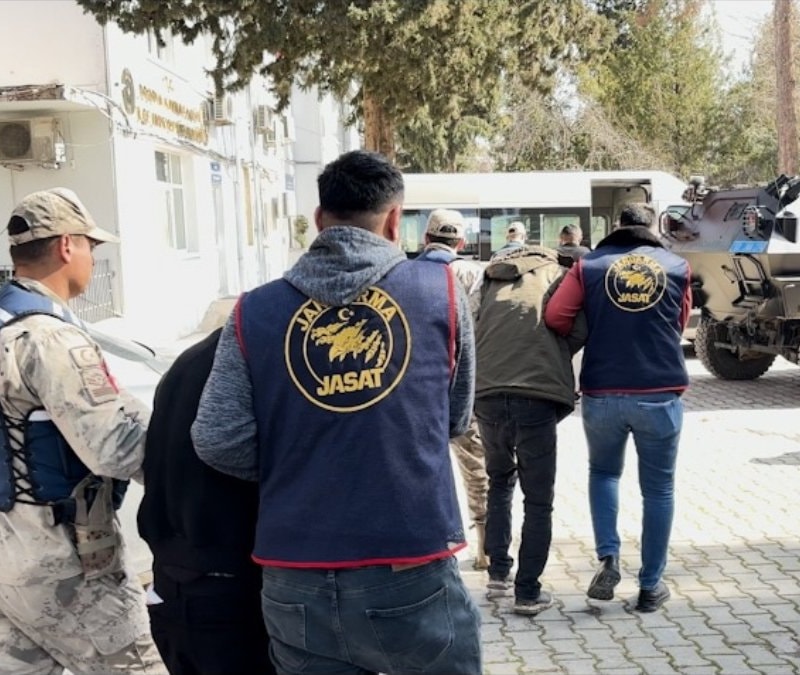 Şanlıurfa'da evinin önünde pusuya düşürüldü