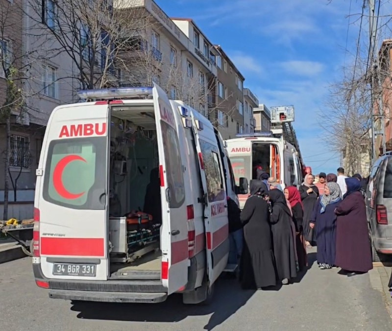 İstanbul'da binada yangın çıktı, 7 kişi mahsur kaldı
