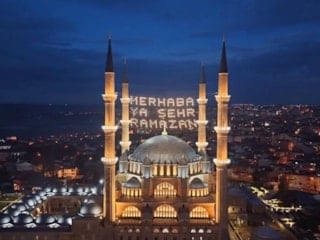 Selimiye Camii 4 yıl aradan sonra cuma namazında kapılarını açtı