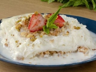 İftar sofralarının vazgeçilmezi: Tam ölçülü güllaç tarifi