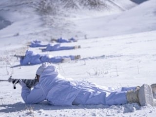 Özel harekat polisleri çetin kış şartlarına hazır