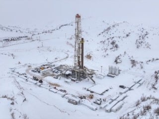 Gabar’da 2,5 metre kara rağmen petrol üretimi sürüyor