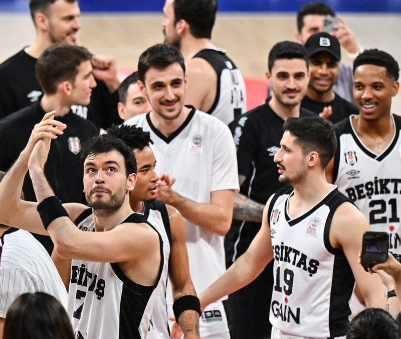 Ziraat Bankası Türkiye Kupası'nda Beşiktaş, Anadolu Efes'i devirerek finale yükseldi