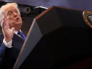 Yüksek Mahkeme'nin kararına kızan Trump tüm dünyaya ek vergi getirdi