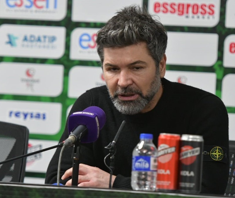 Sakaryaspor teknik direktör Hakan Kutlu ile yollarını ayırdı