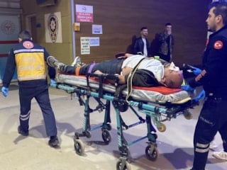 Bursa'da kamyonun kasasından düşen işçi yaralandı