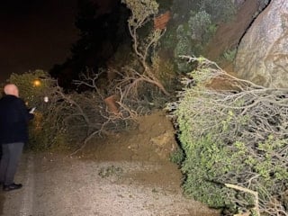 Bursa’da heyelan: Mudanya-Kurşunlu yolu trafiğe kapandı