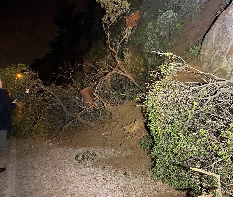 Bursa’da heyelan: Mudanya-Kurşunlu yolu trafiğe kapandı