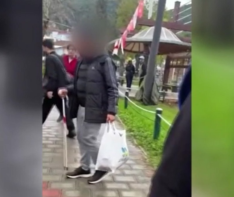 Muğla'da görme engelli numarası yapan dilenci yakalandı