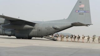 Orta Doğu'ya yığınak yapan ABD ordusu, eş zamanlı olarak Katar'daki üslerini tahliye etti