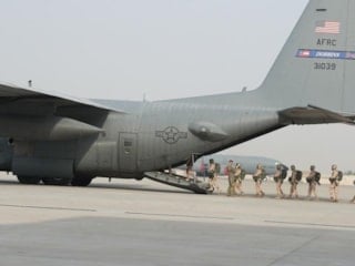 Orta Doğu'ya yığınak yapan ABD ordusu, eş zamanlı olarak Katar'daki üslerini tahliye etti