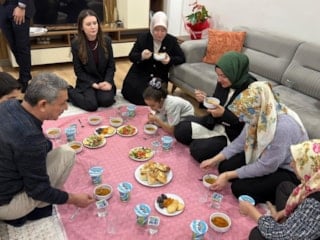 Betül Sayan Kaya'dan depremzedelere Ramazan ziyareti: 455 bin konut teslim edildi