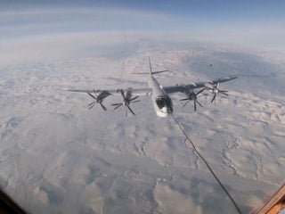 Rus bombardıman uçaklarından Bering Denizi üzerinde 14 saatlik uçuş