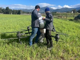 İzmir'de yağmur tarlayı çamura çevirdi, çiftçi çözümü droneda buldu