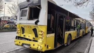 İstanbul'da İETT otobüsleri birbirine girdi: 3 araç birden kazaya karıştı