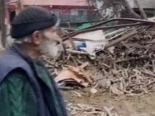 Sakarya'da çöp dolu evde yaşayan adam çatıdan düşerek can verdi