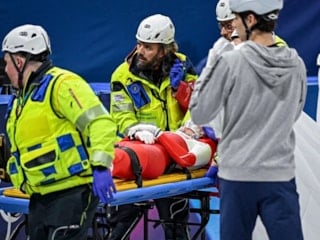 Olimpiyat oyunlarında korkunç kaza: Paten bıçağı genç sporcunun yüzünü kesti!