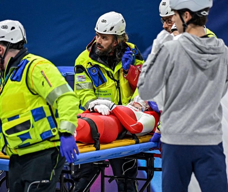 Olimpiyat oyunlarında korkunç kaza: Paten bıçağı genç sporcunun yüzünü kesti!