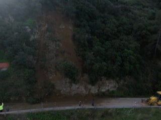 Mudanya–Gemlik yolunda heyelan temizlendi, bölge dronela görüntülendi