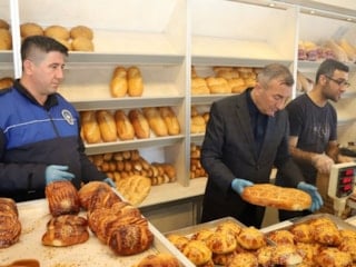 Mersin'de hijyen kurallarını hiçe sayan fırına 6 bin 400 lira ceza kesildi