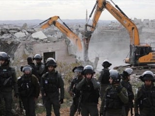 İsrail, El Halil’de çocukların futbol sahasını yıkacak