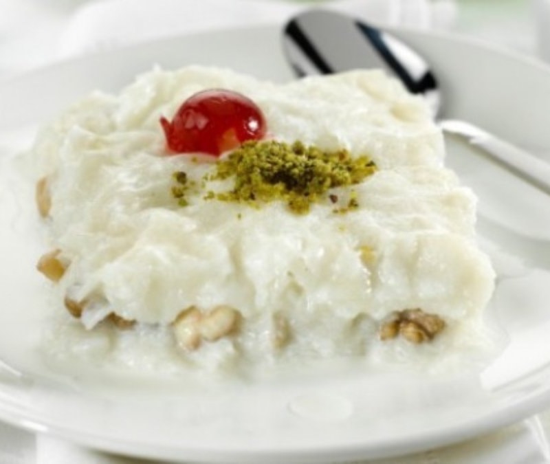 Herkes gül suyu sanıyor ama...İşte güllaç sütünün püf noktası!